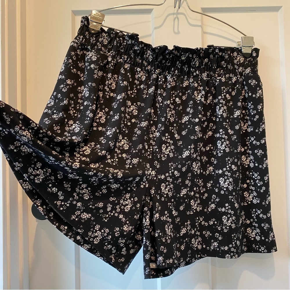 LuLaRoe Black and White Floral Shorts